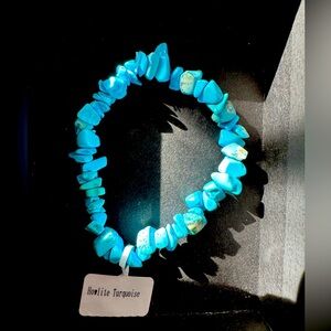 NWT Howlite Turquoise stretch bracelet